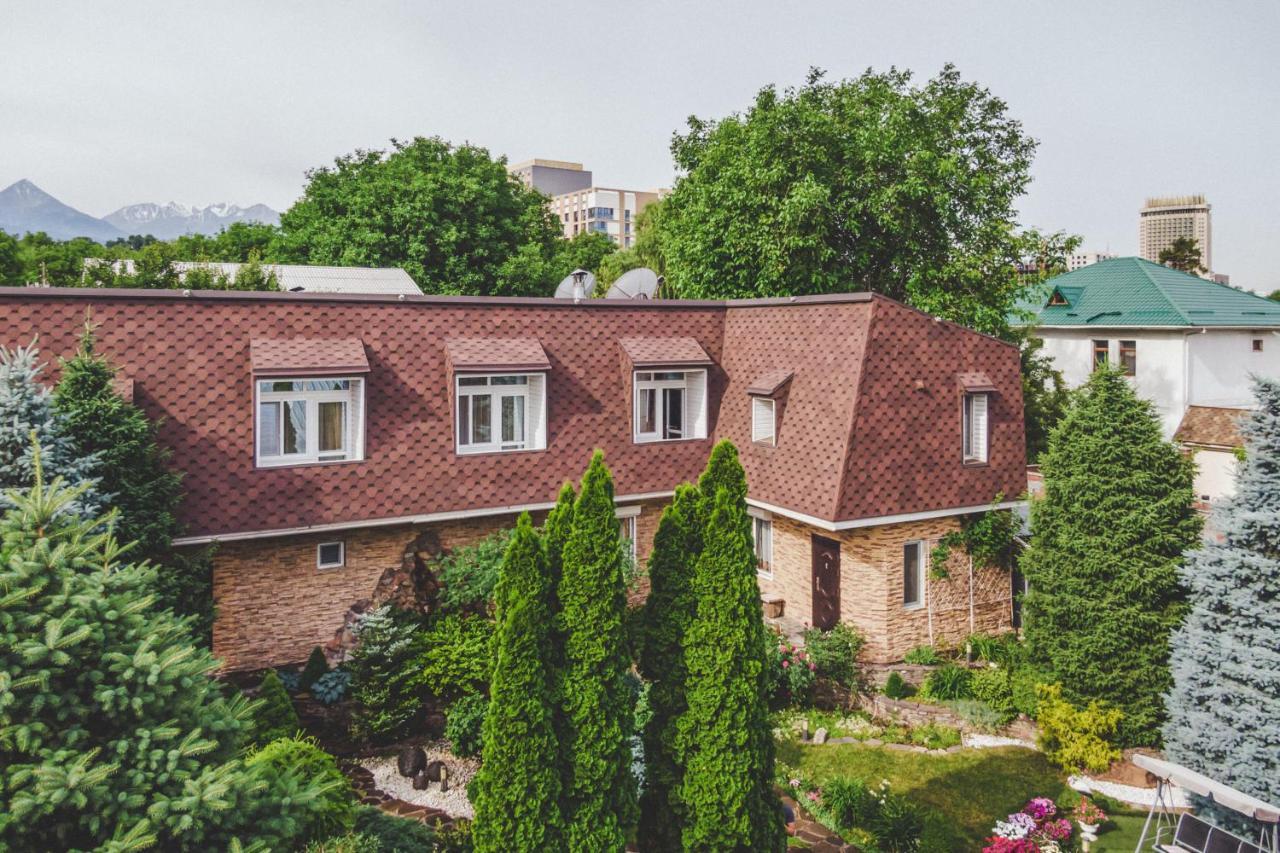 Апартаменты В Гостевом Домике Almaty Extérieur photo